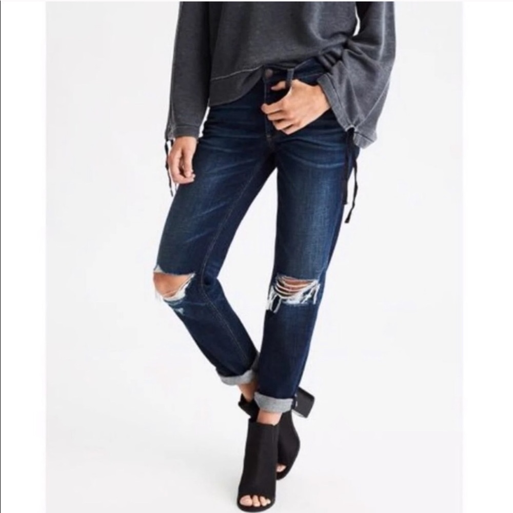 American Eagle Tomgirl Busted Knee Jeans 👖